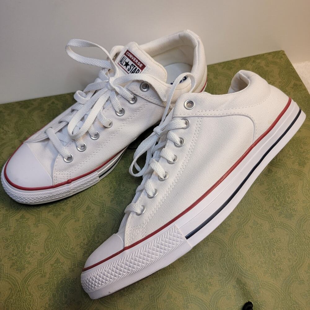 Converse Chuck Taylor Men's Size 11 White Low Top Classic Sneakers